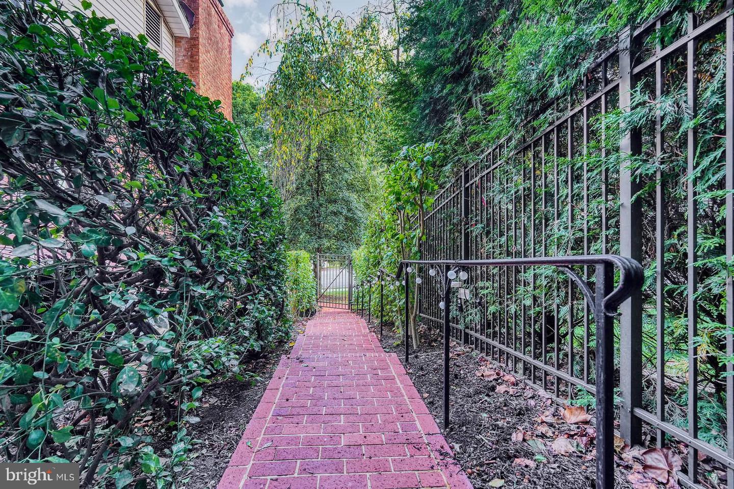 4105 27TH ST N, ARLINGTON, Virginia 22207, 4 Bedrooms Bedrooms, ,3 BathroomsBathrooms,Residential,For sale,4105 27TH ST N,VAAR2064712 MLS # VAAR2064712