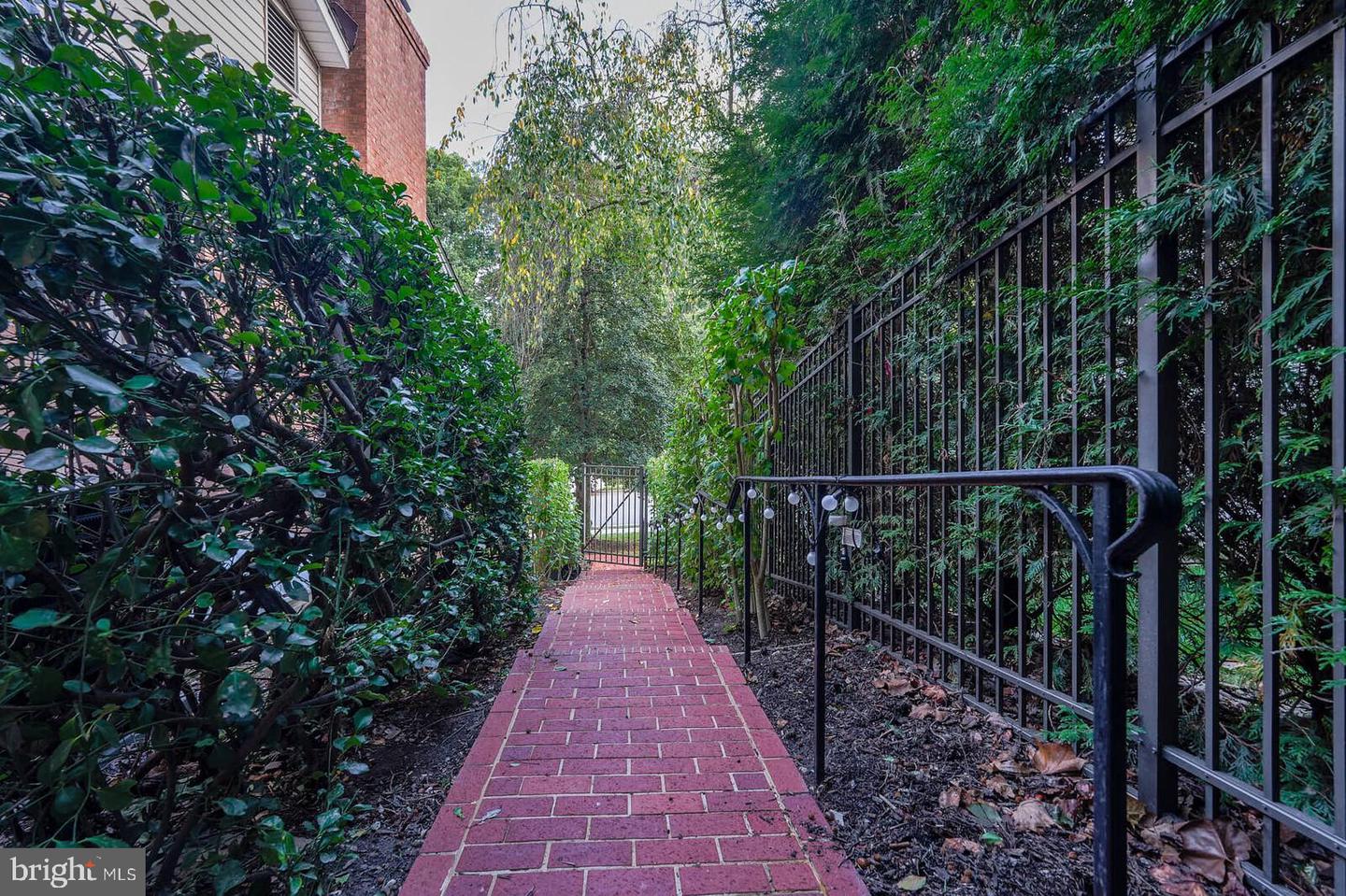 4105 27TH ST N, ARLINGTON, Virginia 22207, 4 Bedrooms Bedrooms, ,3 BathroomsBathrooms,Residential,For sale,4105 27TH ST N,VAAR2064712 MLS # VAAR2064712