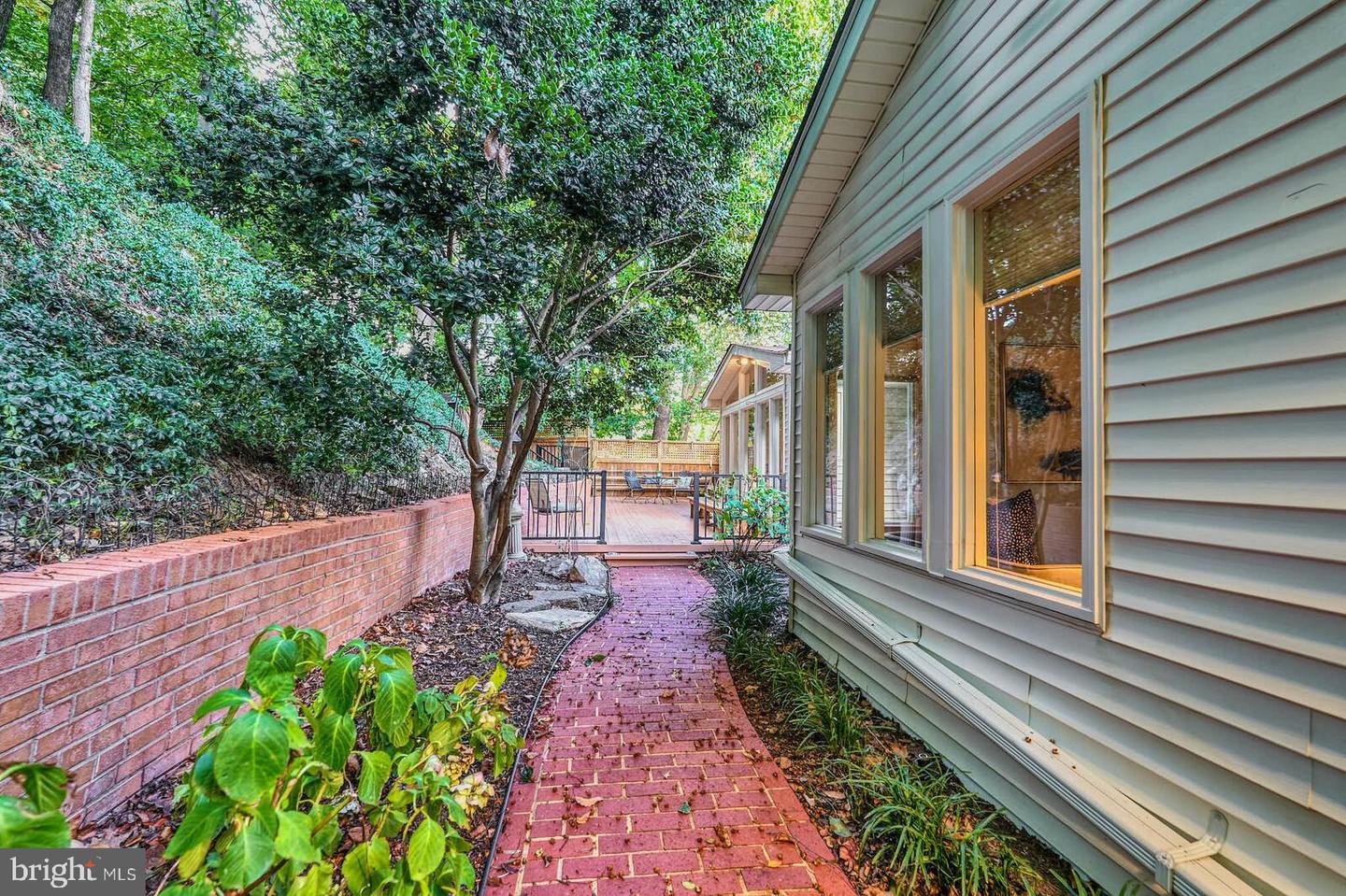 4105 27TH ST N, ARLINGTON, Virginia 22207, 4 Bedrooms Bedrooms, ,3 BathroomsBathrooms,Residential,For sale,4105 27TH ST N,VAAR2064712 MLS # VAAR2064712