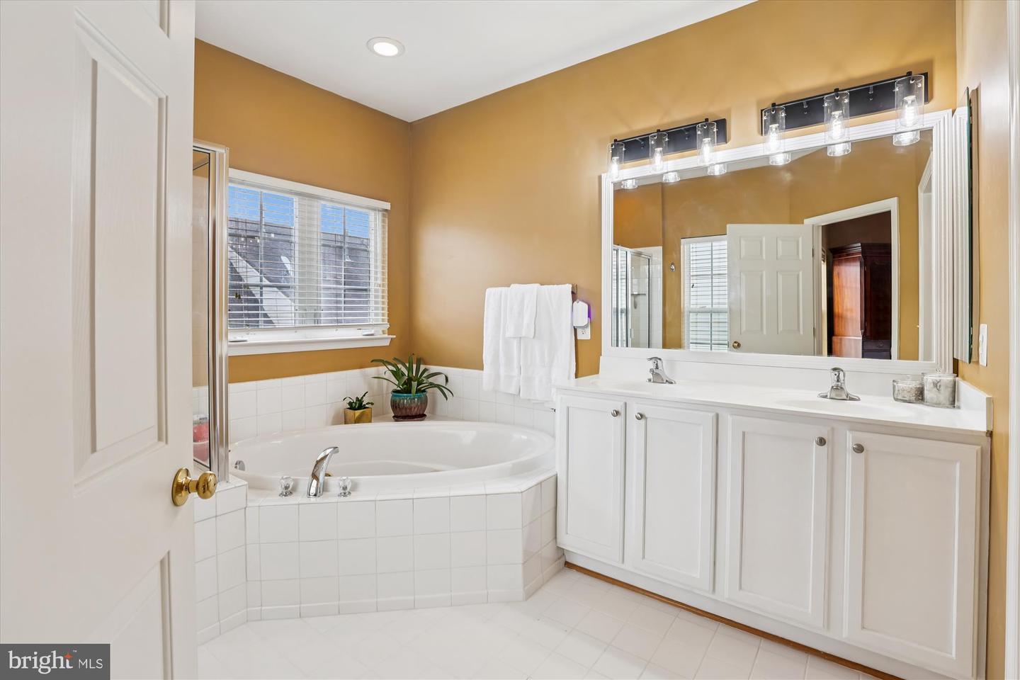 9327 HUNDITH HILL CT, LORTON, Virginia 22079, 3 Bedrooms Bedrooms, ,3 BathroomsBathrooms,Residential,For sale,9327 HUNDITH HILL CT,VAFX2273596 MLS # VAFX2273596