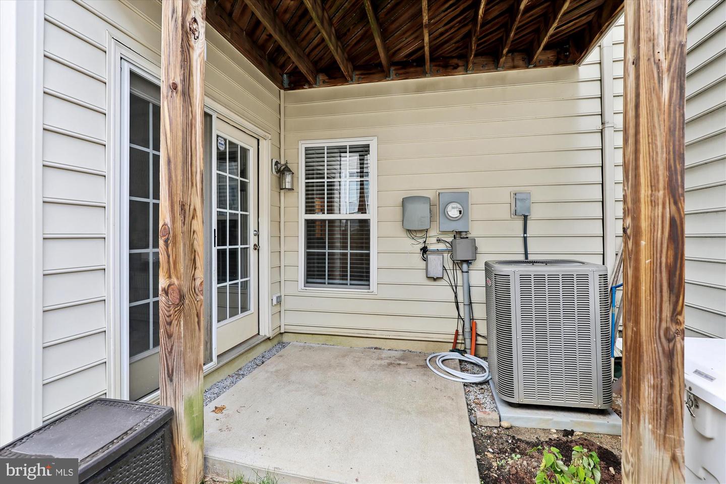 9327 HUNDITH HILL CT, LORTON, Virginia 22079, 3 Bedrooms Bedrooms, ,3 BathroomsBathrooms,Residential,For sale,9327 HUNDITH HILL CT,VAFX2273596 MLS # VAFX2273596