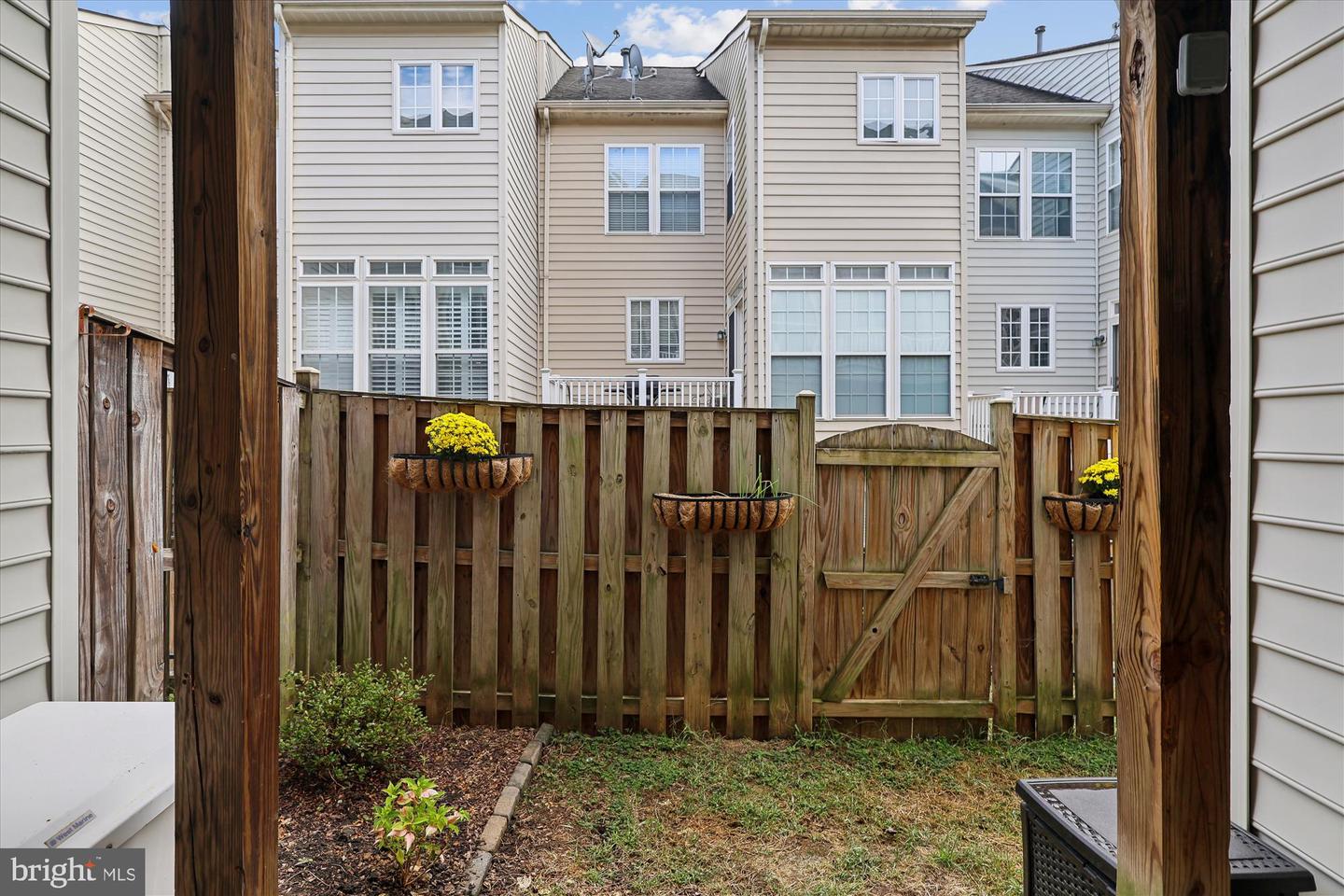 9327 HUNDITH HILL CT, LORTON, Virginia 22079, 3 Bedrooms Bedrooms, ,3 BathroomsBathrooms,Residential,For sale,9327 HUNDITH HILL CT,VAFX2273596 MLS # VAFX2273596