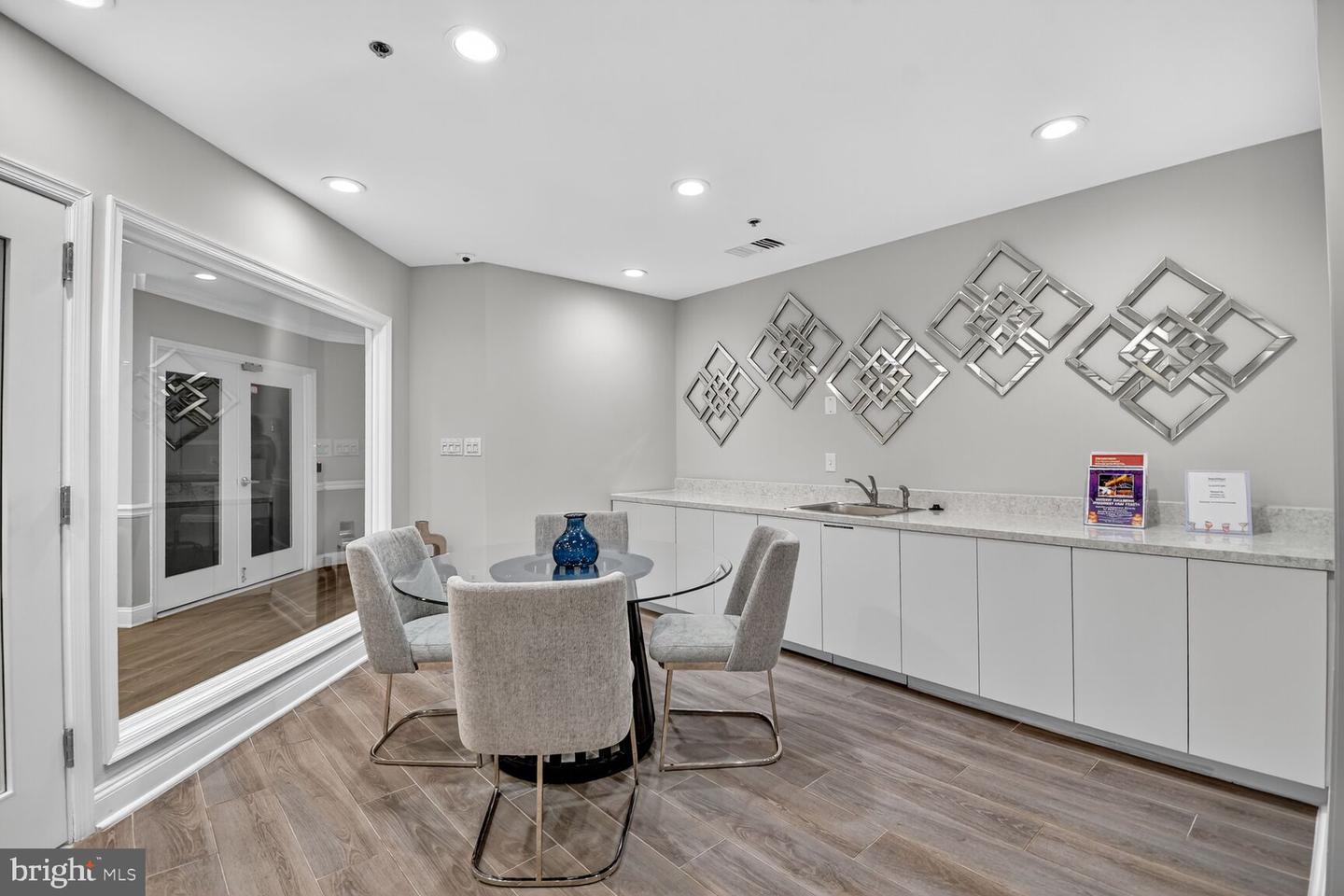 1001 N VERMONT ST #102, ARLINGTON, Virginia 22201, 2 Bedrooms Bedrooms, ,1 BathroomBathrooms,Residential,For sale,1001 N VERMONT ST #102,VAAR2064744 MLS # VAAR2064744