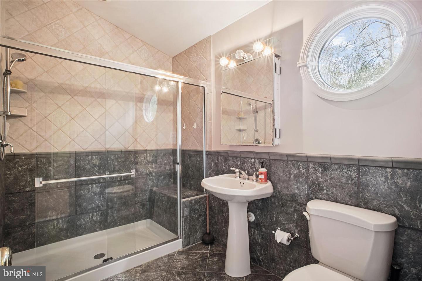 3424 TILTON VALLEY DR, FAIRFAX, Virginia 22033, 5 Bedrooms Bedrooms, ,2 BathroomsBathrooms,Residential,For sale,3424 TILTON VALLEY DR,VAFX2273606 MLS # VAFX2273606