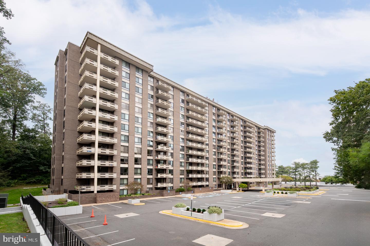 1808 OLD MEADOW RD #1115, MCLEAN, Virginia 22102, 2 Bedrooms Bedrooms, 4 Rooms Rooms,2 BathroomsBathrooms,Residential,For sale,1808 OLD MEADOW RD #1115,VAFX2273632 MLS # VAFX2273632