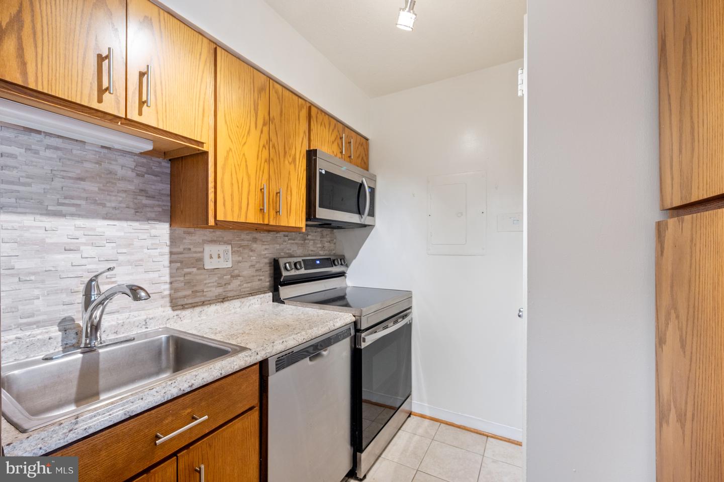 1808 OLD MEADOW RD #1115, MCLEAN, Virginia 22102, 2 Bedrooms Bedrooms, 4 Rooms Rooms,2 BathroomsBathrooms,Residential,For sale,1808 OLD MEADOW RD #1115,VAFX2273632 MLS # VAFX2273632