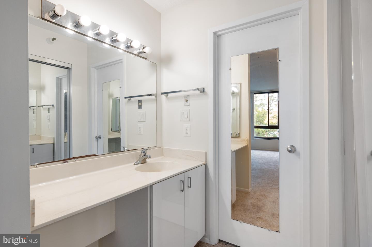 1808 OLD MEADOW RD #1115, MCLEAN, Virginia 22102, 2 Bedrooms Bedrooms, 4 Rooms Rooms,2 BathroomsBathrooms,Residential,For sale,1808 OLD MEADOW RD #1115,VAFX2273632 MLS # VAFX2273632