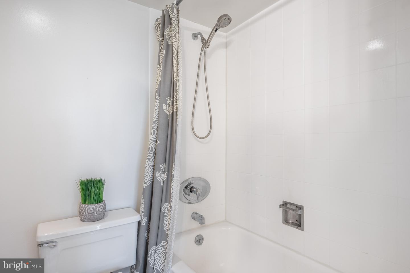 1808 OLD MEADOW RD #1115, MCLEAN, Virginia 22102, 2 Bedrooms Bedrooms, 4 Rooms Rooms,2 BathroomsBathrooms,Residential,For sale,1808 OLD MEADOW RD #1115,VAFX2273632 MLS # VAFX2273632