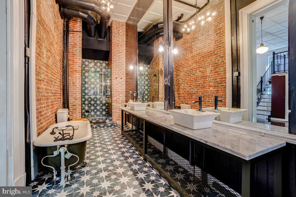 1375 MARYLAND AVE NE #F, WASHINGTON, District Of Columbia 20002, 2 Bedrooms Bedrooms, 3 Rooms Rooms,1 BathroomBathrooms,Residential,For sale,1375 MARYLAND AVE NE #F,DCDC2226450 MLS # DCDC2226450