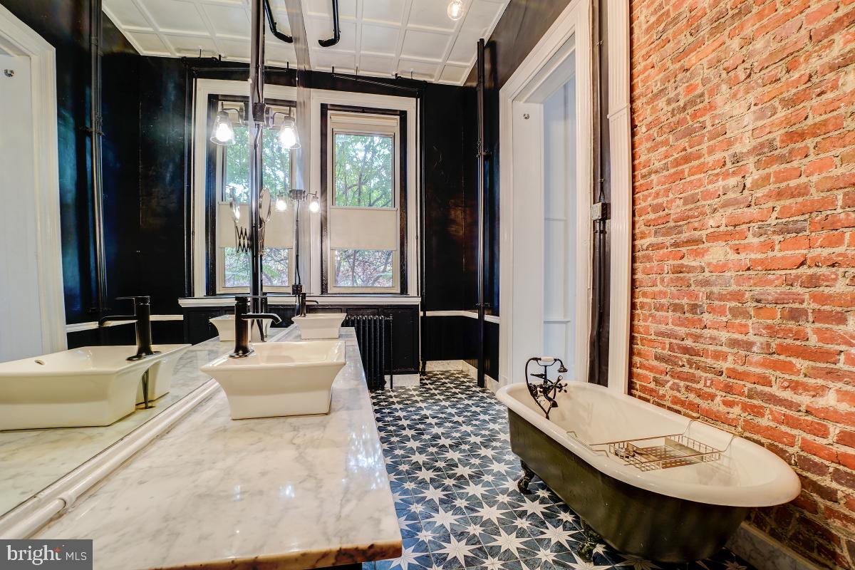 1375 MARYLAND AVE NE #F, WASHINGTON, District Of Columbia 20002, 2 Bedrooms Bedrooms, 3 Rooms Rooms,1 BathroomBathrooms,Residential,For sale,1375 MARYLAND AVE NE #F,DCDC2226450 MLS # DCDC2226450