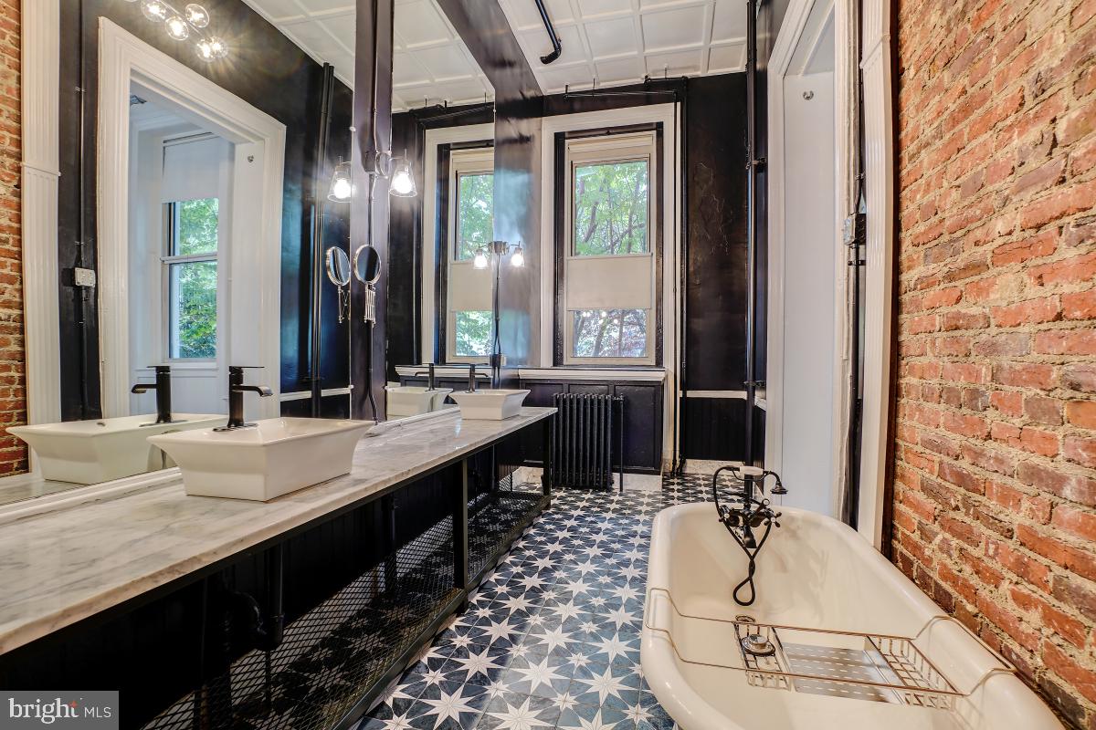 1375 MARYLAND AVE NE #F, WASHINGTON, District Of Columbia 20002, 2 Bedrooms Bedrooms, 3 Rooms Rooms,1 BathroomBathrooms,Residential,For sale,1375 MARYLAND AVE NE #F,DCDC2226450 MLS # DCDC2226450