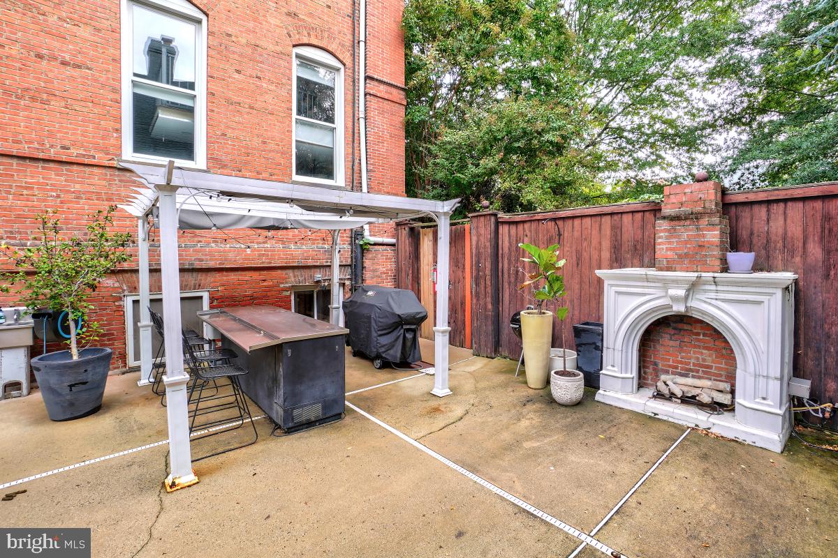 1375 MARYLAND AVE NE #F, WASHINGTON, District Of Columbia 20002, 2 Bedrooms Bedrooms, 3 Rooms Rooms,1 BathroomBathrooms,Residential,For sale,1375 MARYLAND AVE NE #F,DCDC2226450 MLS # DCDC2226450