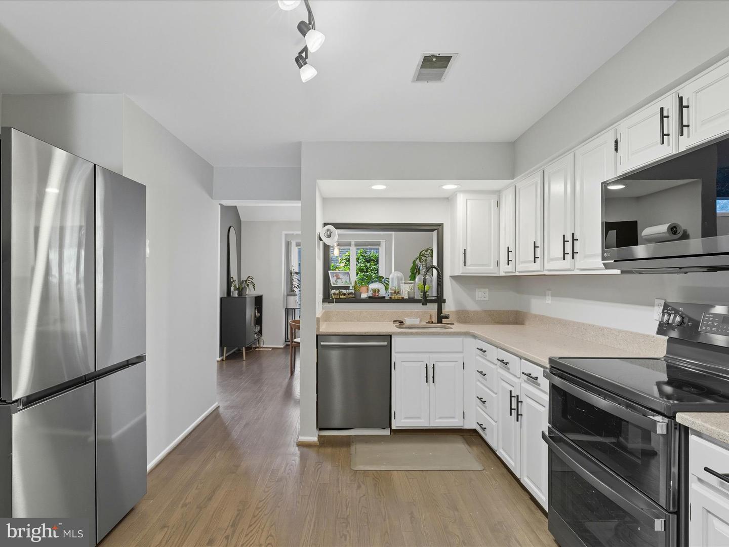 3878 ALDER WOODS CT, FAIRFAX, Virginia 22033, 2 Bedrooms Bedrooms, ,3 BathroomsBathrooms,Residential,For sale,3878 ALDER WOODS CT,VAFX2273792 MLS # VAFX2273792