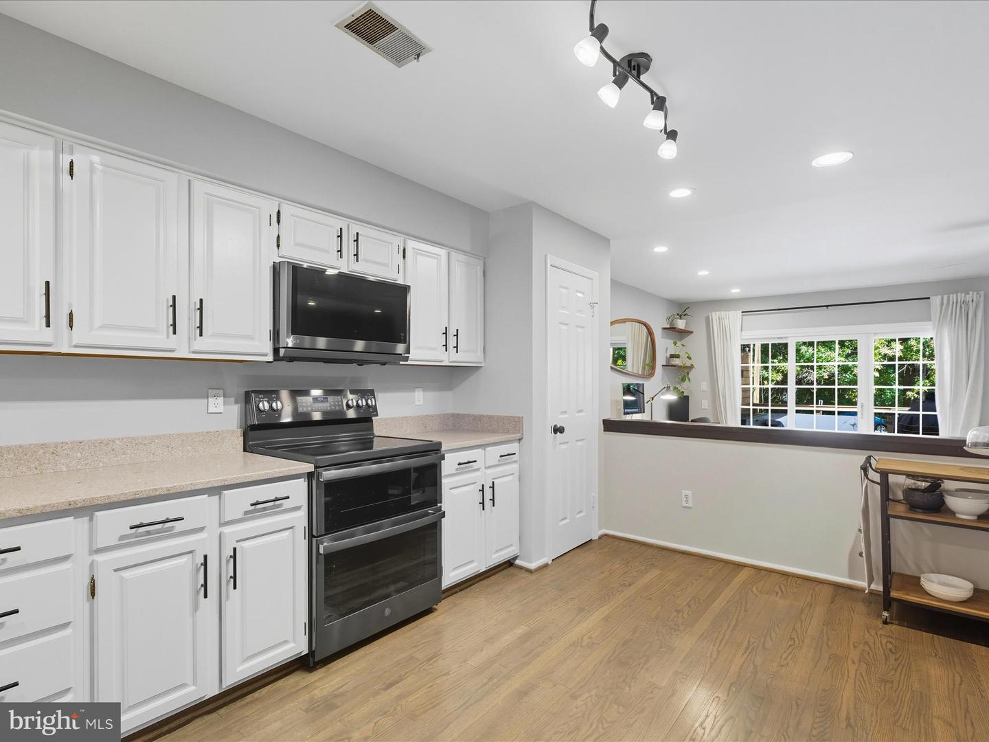3878 ALDER WOODS CT, FAIRFAX, Virginia 22033, 2 Bedrooms Bedrooms, ,3 BathroomsBathrooms,Residential,For sale,3878 ALDER WOODS CT,VAFX2273792 MLS # VAFX2273792