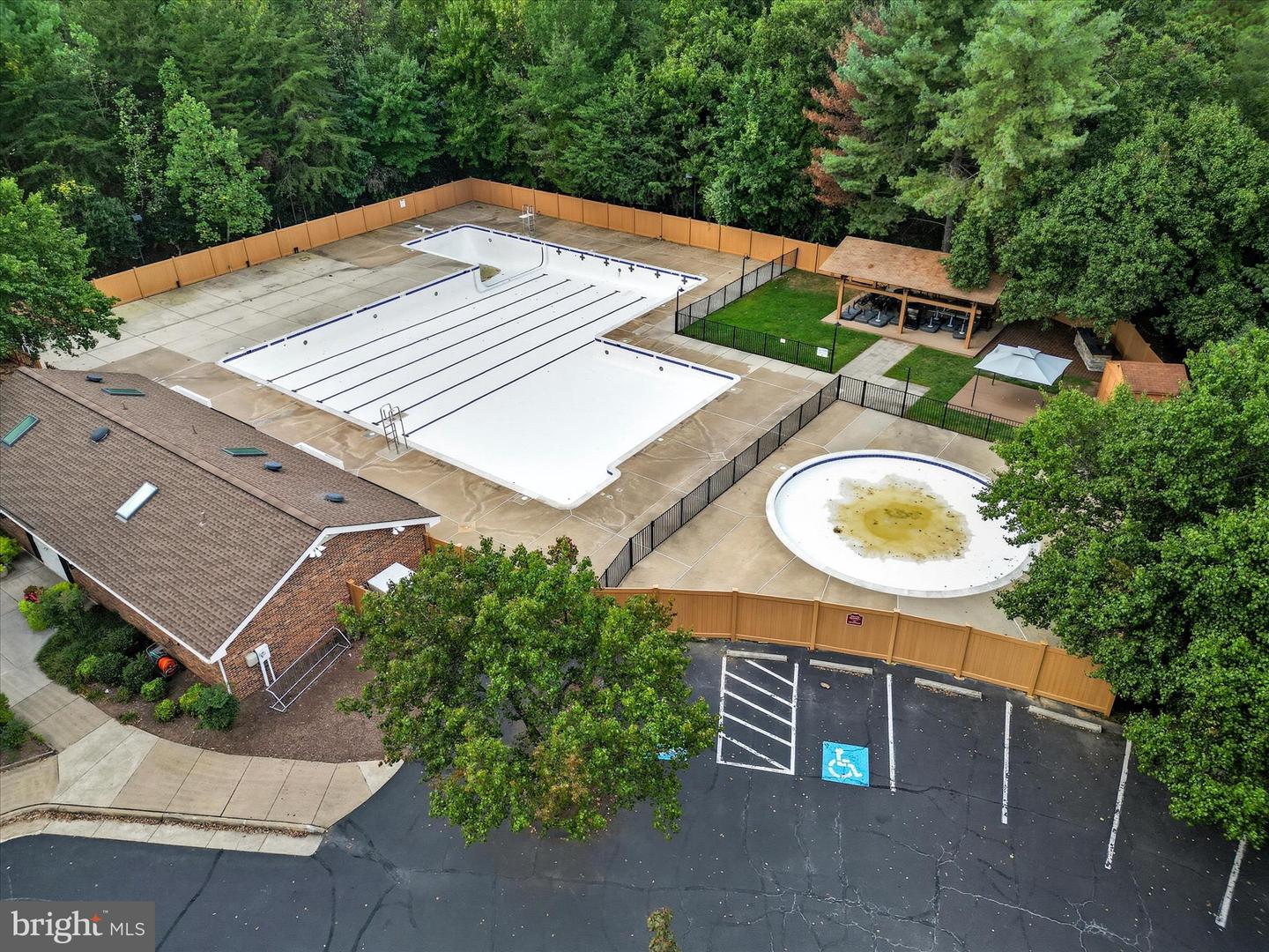 3878 ALDER WOODS CT, FAIRFAX, Virginia 22033, 2 Bedrooms Bedrooms, ,3 BathroomsBathrooms,Residential,For sale,3878 ALDER WOODS CT,VAFX2273792 MLS # VAFX2273792