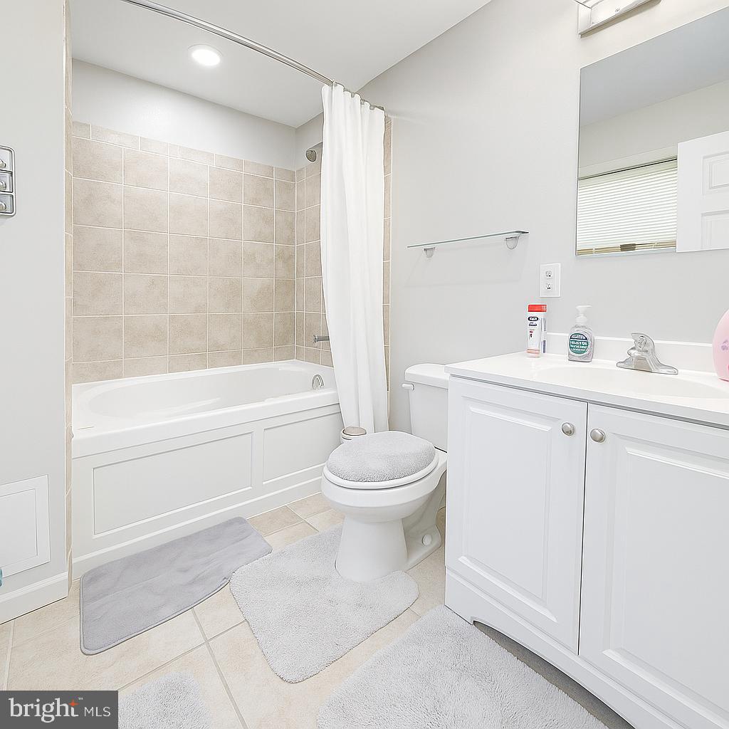 21 HAXALL CT, STERLING, Virginia 20165, 3 Bedrooms Bedrooms, ,3 BathroomsBathrooms,Residential,For sale,21 HAXALL CT,VALO2108654 MLS # VALO2108654