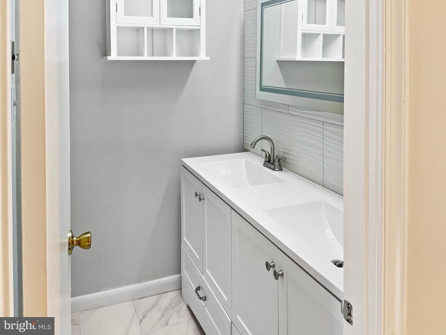 11184 SILENTWOOD LN, RESTON, Virginia 20191, 2 Bedrooms Bedrooms, ,2 BathroomsBathrooms,Residential,For sale,11184 SILENTWOOD LN,VAFX2224482 MLS # VAFX2224482