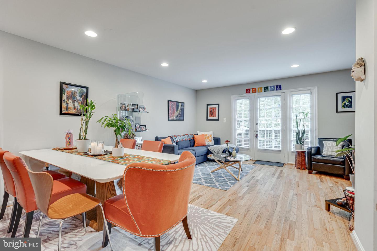 2115 N LINCOLN ST, ARLINGTON, Virginia 22207, 3 Bedrooms Bedrooms, 12 Rooms Rooms,3 BathroomsBathrooms,Residential,For sale,2115 N LINCOLN ST,VAAR2058322 MLS # VAAR2058322