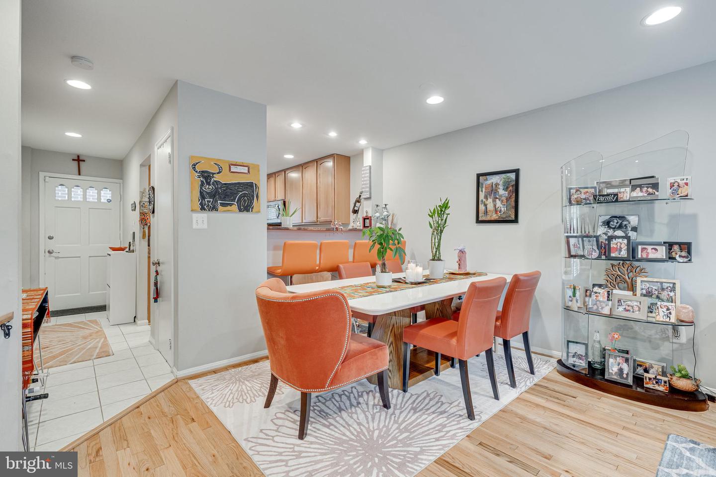 2115 N LINCOLN ST, ARLINGTON, Virginia 22207, 3 Bedrooms Bedrooms, 12 Rooms Rooms,3 BathroomsBathrooms,Residential,For sale,2115 N LINCOLN ST,VAAR2058322 MLS # VAAR2058322