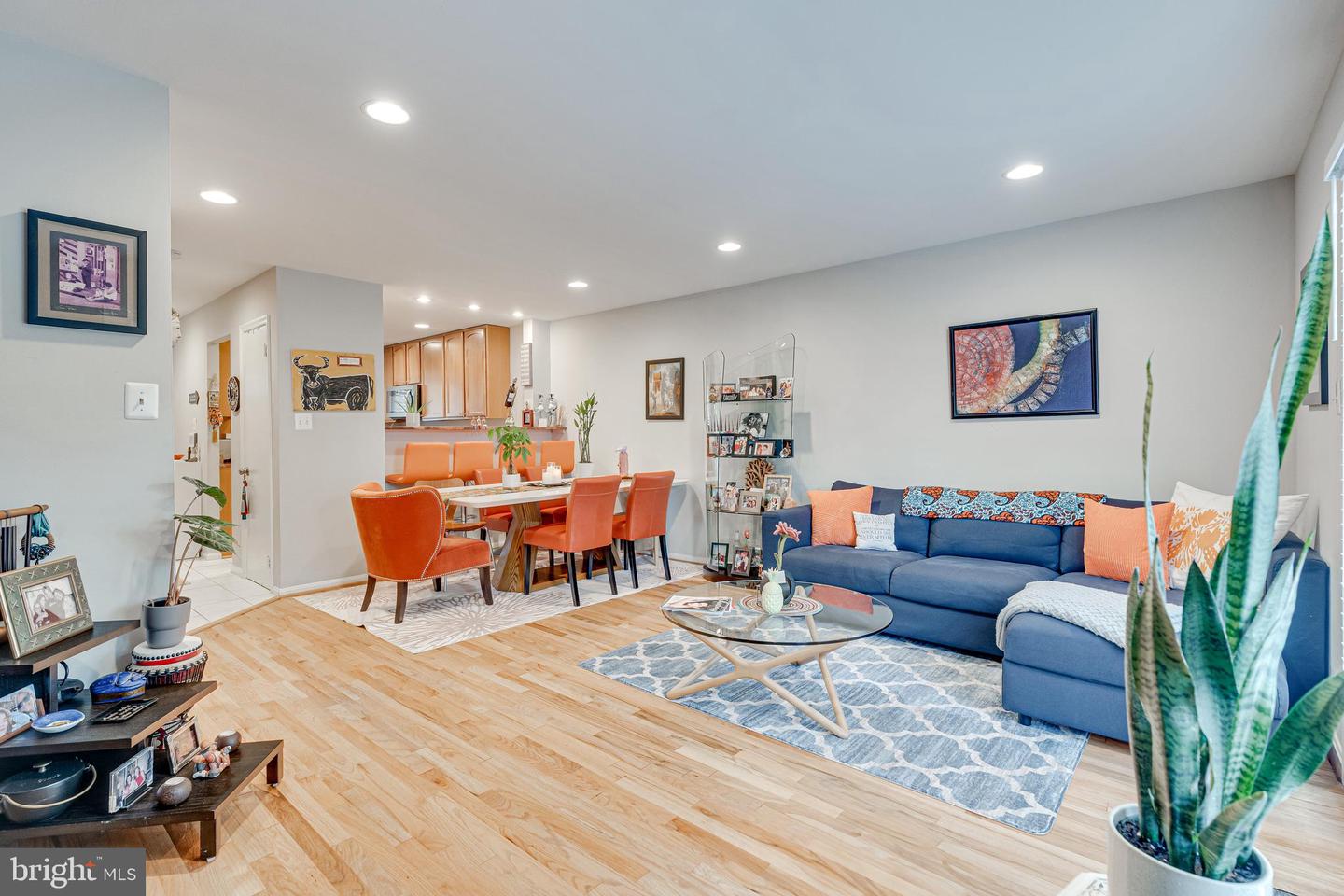 2115 N LINCOLN ST, ARLINGTON, Virginia 22207, 3 Bedrooms Bedrooms, 12 Rooms Rooms,3 BathroomsBathrooms,Residential,For sale,2115 N LINCOLN ST,VAAR2058322 MLS # VAAR2058322