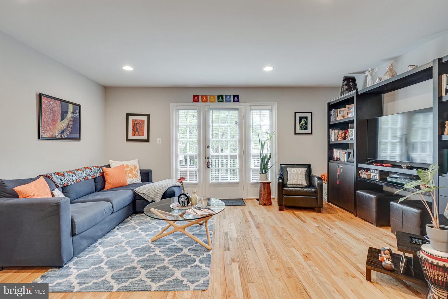 2115 N LINCOLN ST, ARLINGTON, Virginia 22207, 3 Bedrooms Bedrooms, 12 Rooms Rooms,3 BathroomsBathrooms,Residential,For sale,2115 N LINCOLN ST,VAAR2058322 MLS # VAAR2058322