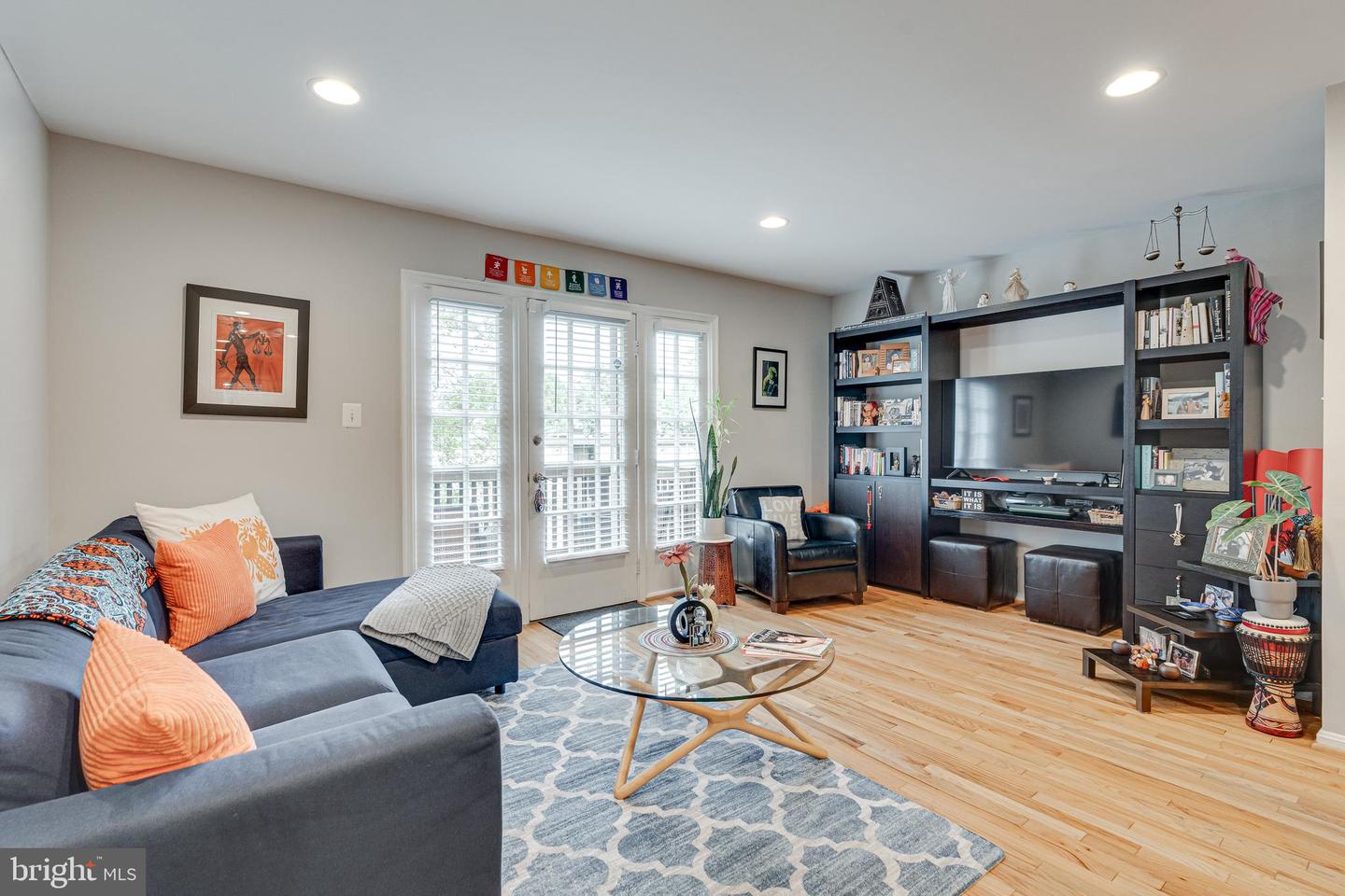 2115 N LINCOLN ST, ARLINGTON, Virginia 22207, 3 Bedrooms Bedrooms, 12 Rooms Rooms,3 BathroomsBathrooms,Residential,For sale,2115 N LINCOLN ST,VAAR2058322 MLS # VAAR2058322