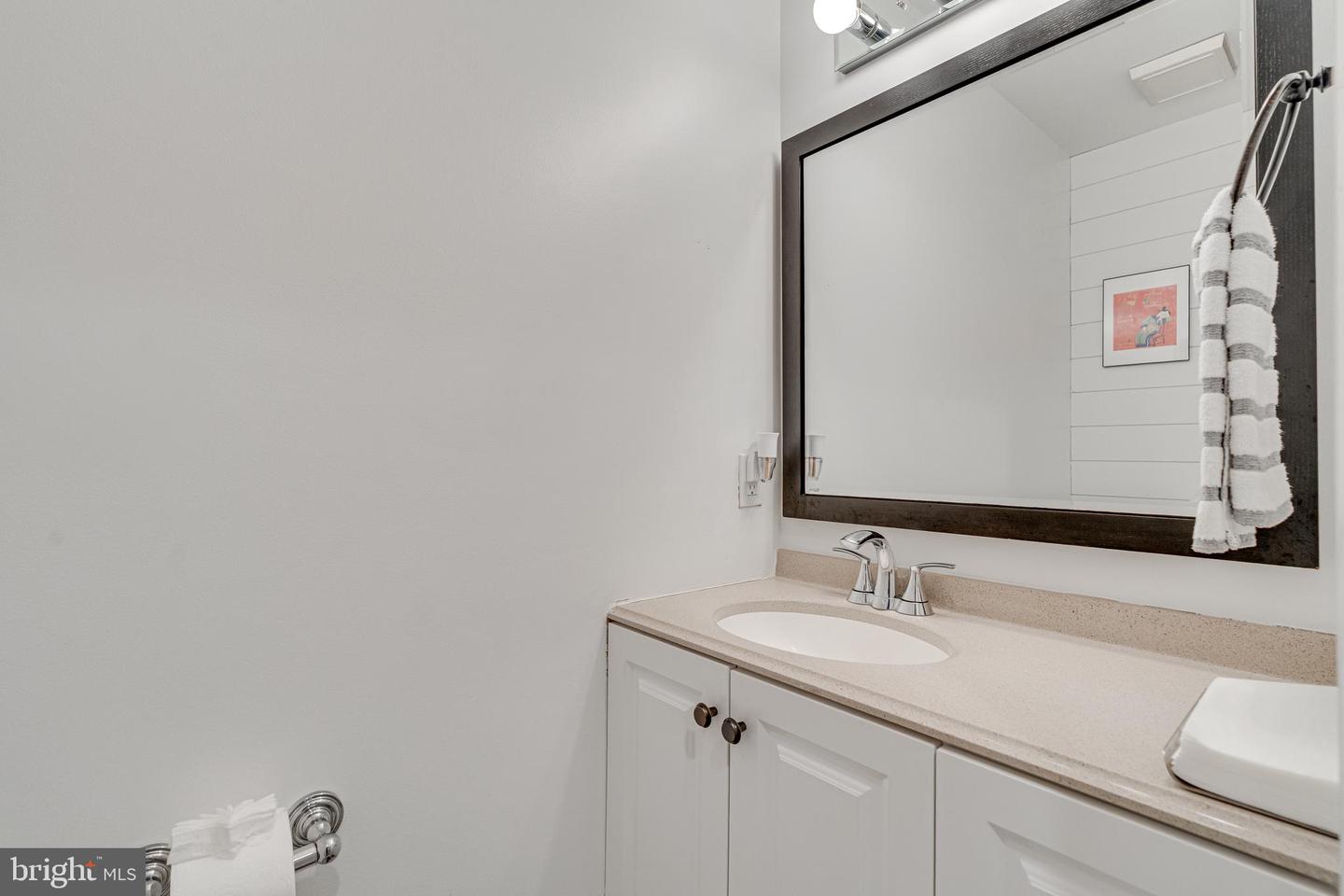 2115 N LINCOLN ST, ARLINGTON, Virginia 22207, 3 Bedrooms Bedrooms, 12 Rooms Rooms,3 BathroomsBathrooms,Residential,For sale,2115 N LINCOLN ST,VAAR2058322 MLS # VAAR2058322