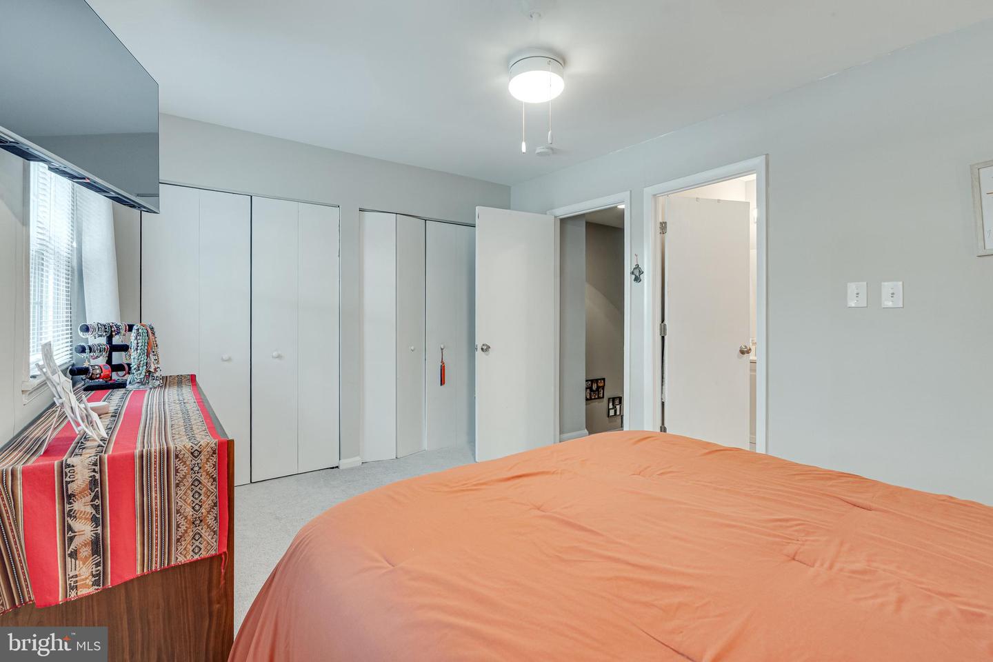 2115 N LINCOLN ST, ARLINGTON, Virginia 22207, 3 Bedrooms Bedrooms, 12 Rooms Rooms,3 BathroomsBathrooms,Residential,For sale,2115 N LINCOLN ST,VAAR2058322 MLS # VAAR2058322