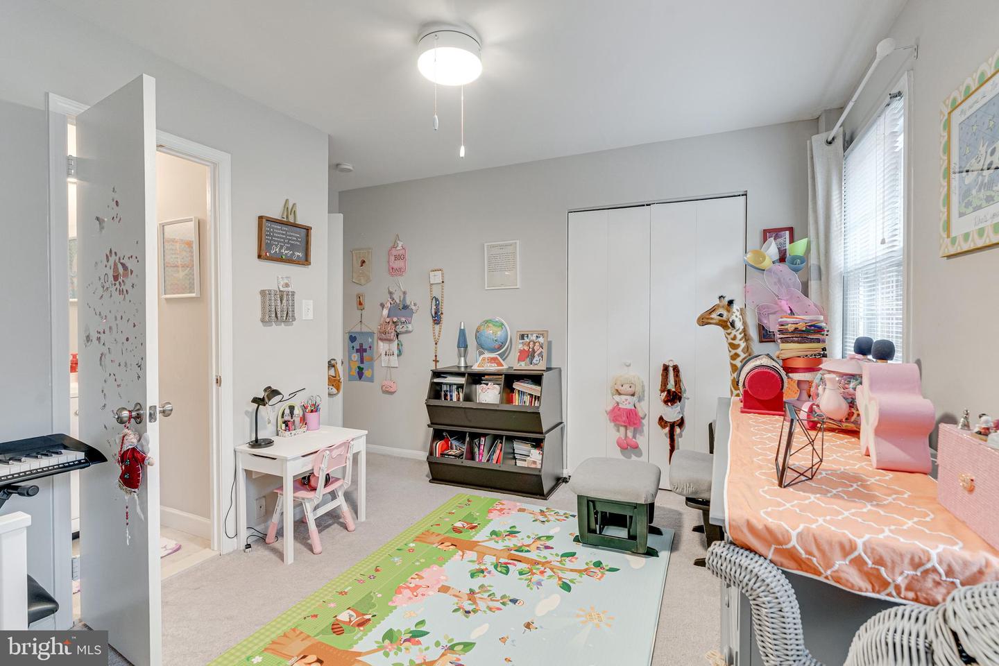 2115 N LINCOLN ST, ARLINGTON, Virginia 22207, 3 Bedrooms Bedrooms, 12 Rooms Rooms,3 BathroomsBathrooms,Residential,For sale,2115 N LINCOLN ST,VAAR2058322 MLS # VAAR2058322