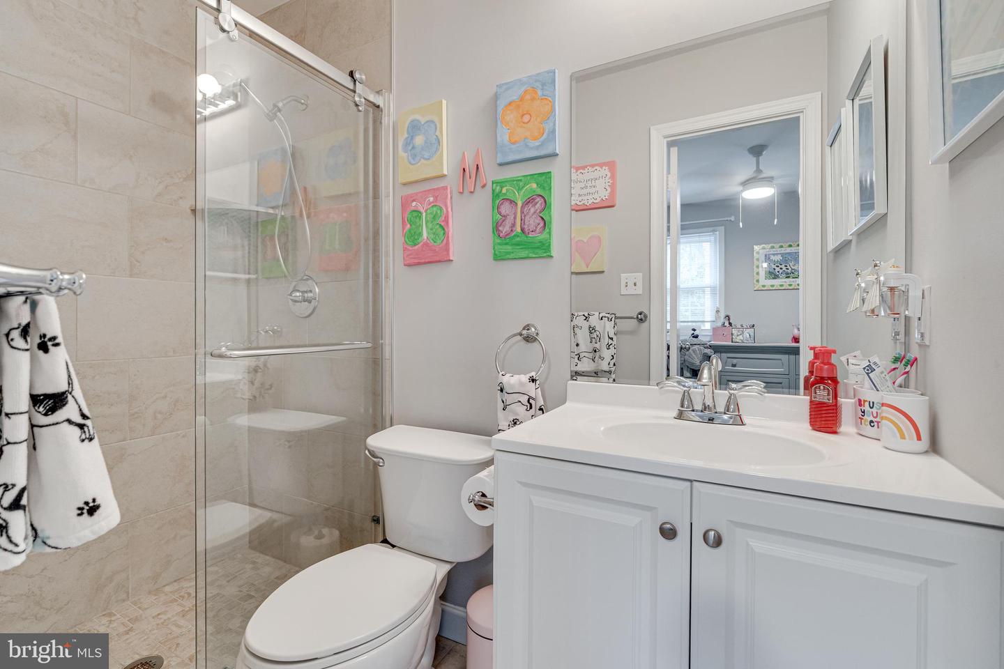 2115 N LINCOLN ST, ARLINGTON, Virginia 22207, 3 Bedrooms Bedrooms, 12 Rooms Rooms,3 BathroomsBathrooms,Residential,For sale,2115 N LINCOLN ST,VAAR2058322 MLS # VAAR2058322