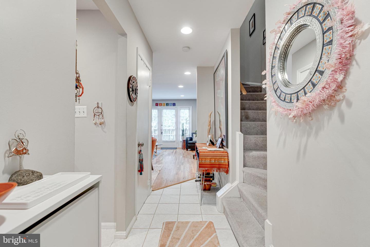 2115 N LINCOLN ST, ARLINGTON, Virginia 22207, 3 Bedrooms Bedrooms, 12 Rooms Rooms,3 BathroomsBathrooms,Residential,For sale,2115 N LINCOLN ST,VAAR2058322 MLS # VAAR2058322