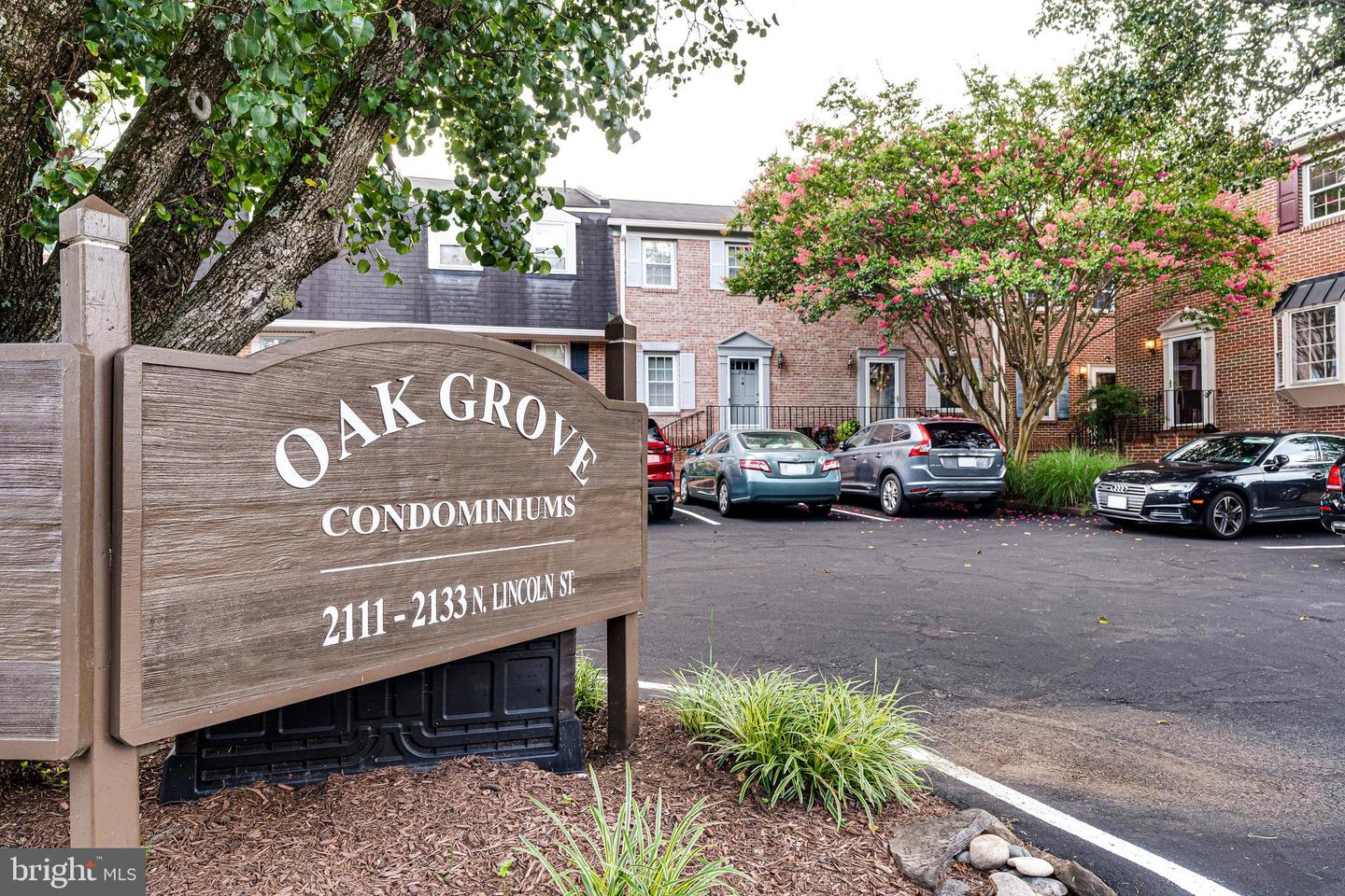 2115 N LINCOLN ST, ARLINGTON, Virginia 22207, 3 Bedrooms Bedrooms, 12 Rooms Rooms,3 BathroomsBathrooms,Residential,For sale,2115 N LINCOLN ST,VAAR2058322 MLS # VAAR2058322