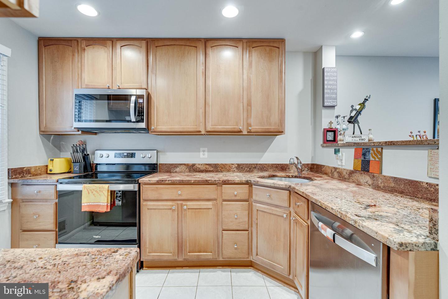 2115 N LINCOLN ST, ARLINGTON, Virginia 22207, 3 Bedrooms Bedrooms, 12 Rooms Rooms,3 BathroomsBathrooms,Residential,For sale,2115 N LINCOLN ST,VAAR2058322 MLS # VAAR2058322