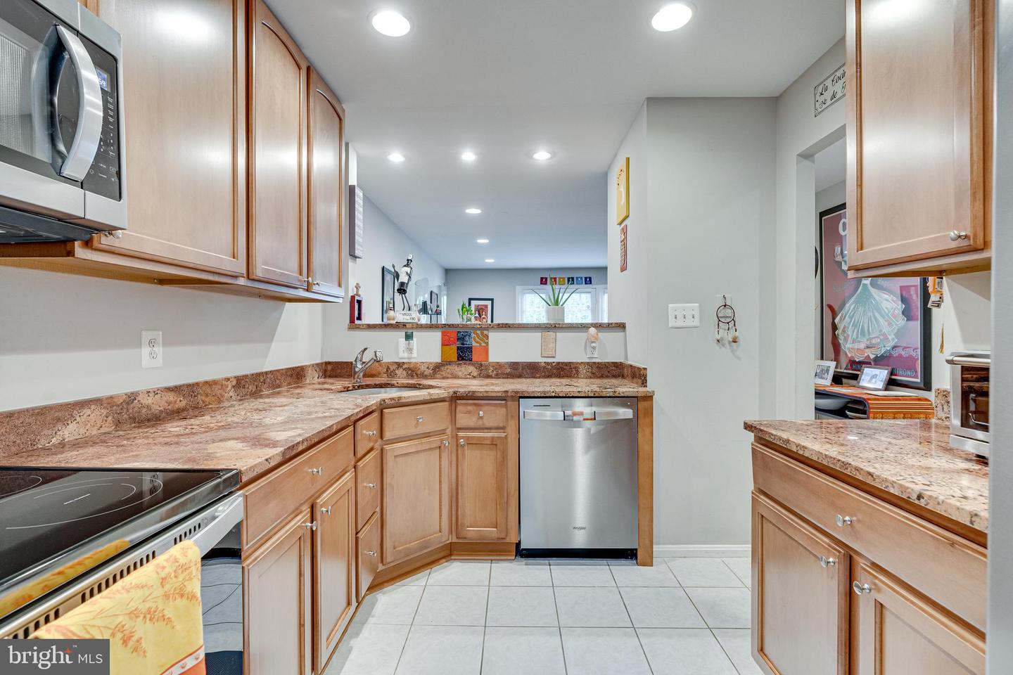 2115 N LINCOLN ST, ARLINGTON, Virginia 22207, 3 Bedrooms Bedrooms, 12 Rooms Rooms,3 BathroomsBathrooms,Residential,For sale,2115 N LINCOLN ST,VAAR2058322 MLS # VAAR2058322