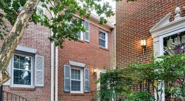 2115 N LINCOLN ST, ARLINGTON, Virginia 22207, 3 Bedrooms Bedrooms, 12 Rooms Rooms,3 BathroomsBathrooms,Residential,For sale,2115 N LINCOLN ST,VAAR2058322 MLS # VAAR2058322