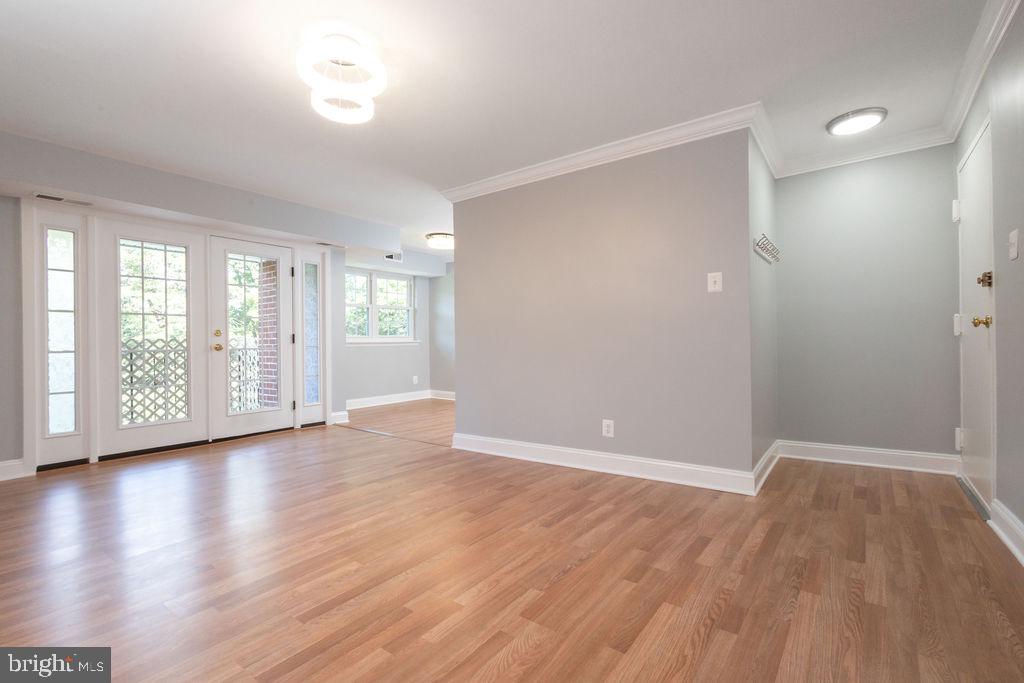 7093 SPRING GARDEN DR #202, SPRINGFIELD, Virginia 22150, 2 Bedrooms Bedrooms, ,1 BathroomBathrooms,Residential,For sale,7093 SPRING GARDEN DR #202,VAFX2250512 MLS # VAFX2250512