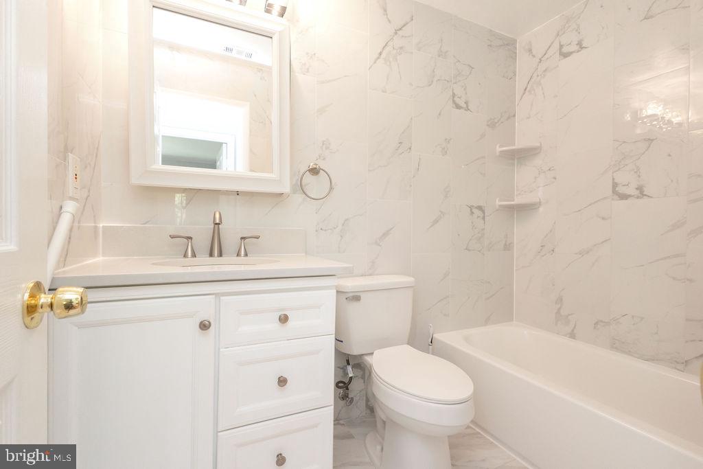 7093 SPRING GARDEN DR #202, SPRINGFIELD, Virginia 22150, 2 Bedrooms Bedrooms, ,1 BathroomBathrooms,Residential,For sale,7093 SPRING GARDEN DR #202,VAFX2250512 MLS # VAFX2250512