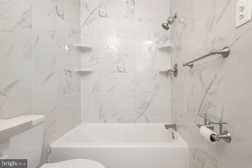 7093 SPRING GARDEN DR #202, SPRINGFIELD, Virginia 22150, 2 Bedrooms Bedrooms, ,1 BathroomBathrooms,Residential,For sale,7093 SPRING GARDEN DR #202,VAFX2250512 MLS # VAFX2250512
