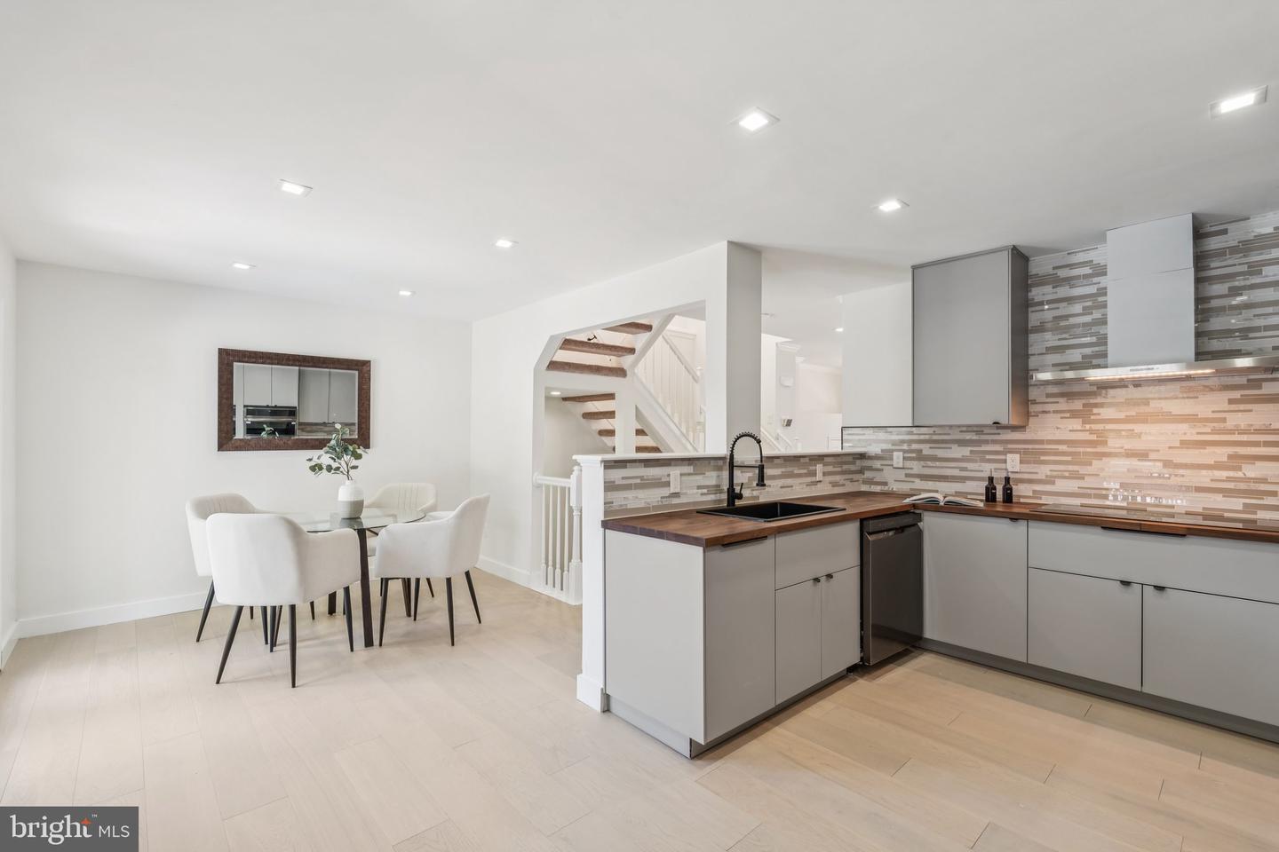 43501 POSTRAIL SQ, ASHBURN, Virginia 20147, 3 Bedrooms Bedrooms, 6 Rooms Rooms,2 BathroomsBathrooms,Residential,For sale,43501 POSTRAIL SQ,VALO2103772 MLS # VALO2103772 43501 POSTRAIL SQ, ASHBURN, Virginia 20147, 3 Bedrooms Bedrooms, 6 Rooms Rooms,2 BathroomsBathrooms,Residential,For sale,43501 POSTRAIL SQ,VALO2103772 MLS # VALO2103772