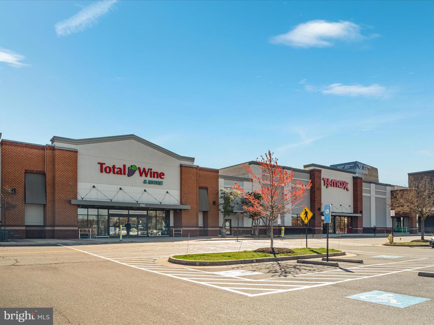 5625 MAXINE CT, ALEXANDRIA, Virginia 22310, 7 Bedrooms Bedrooms, 11 Rooms Rooms,4 BathroomsBathrooms,Residential,For sale,5625 MAXINE CT,VAFX2261474 MLS # VAFX2261474