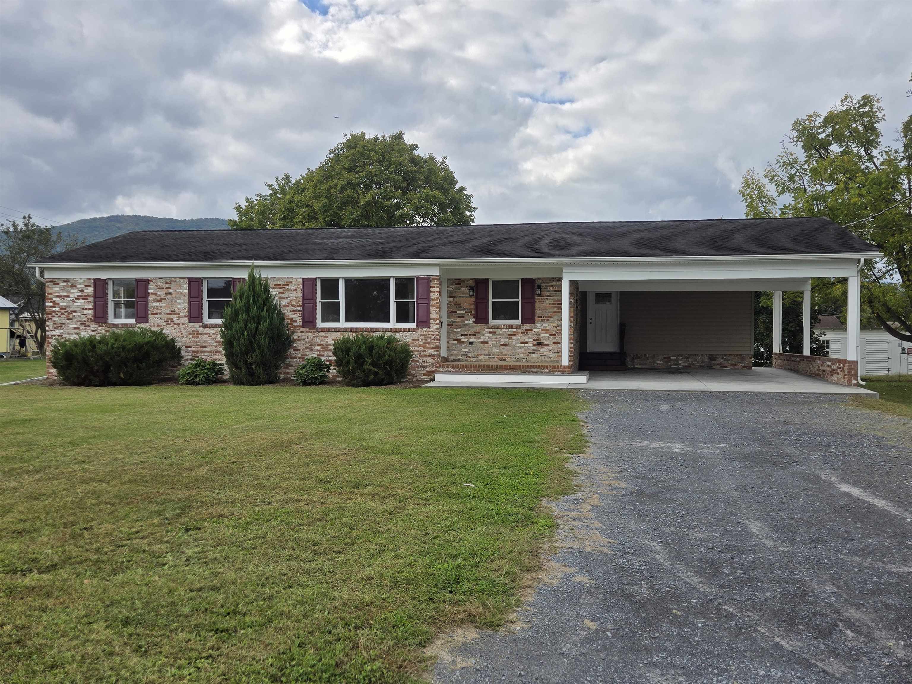 307 W SPRING AVE, ELKTON, Virginia 22827, 3 Bedrooms Bedrooms, ,2 BathroomsBathrooms,Residential,Spring Ave L40, B36, S2,307 W SPRING AVE,669991 MLS # 669991