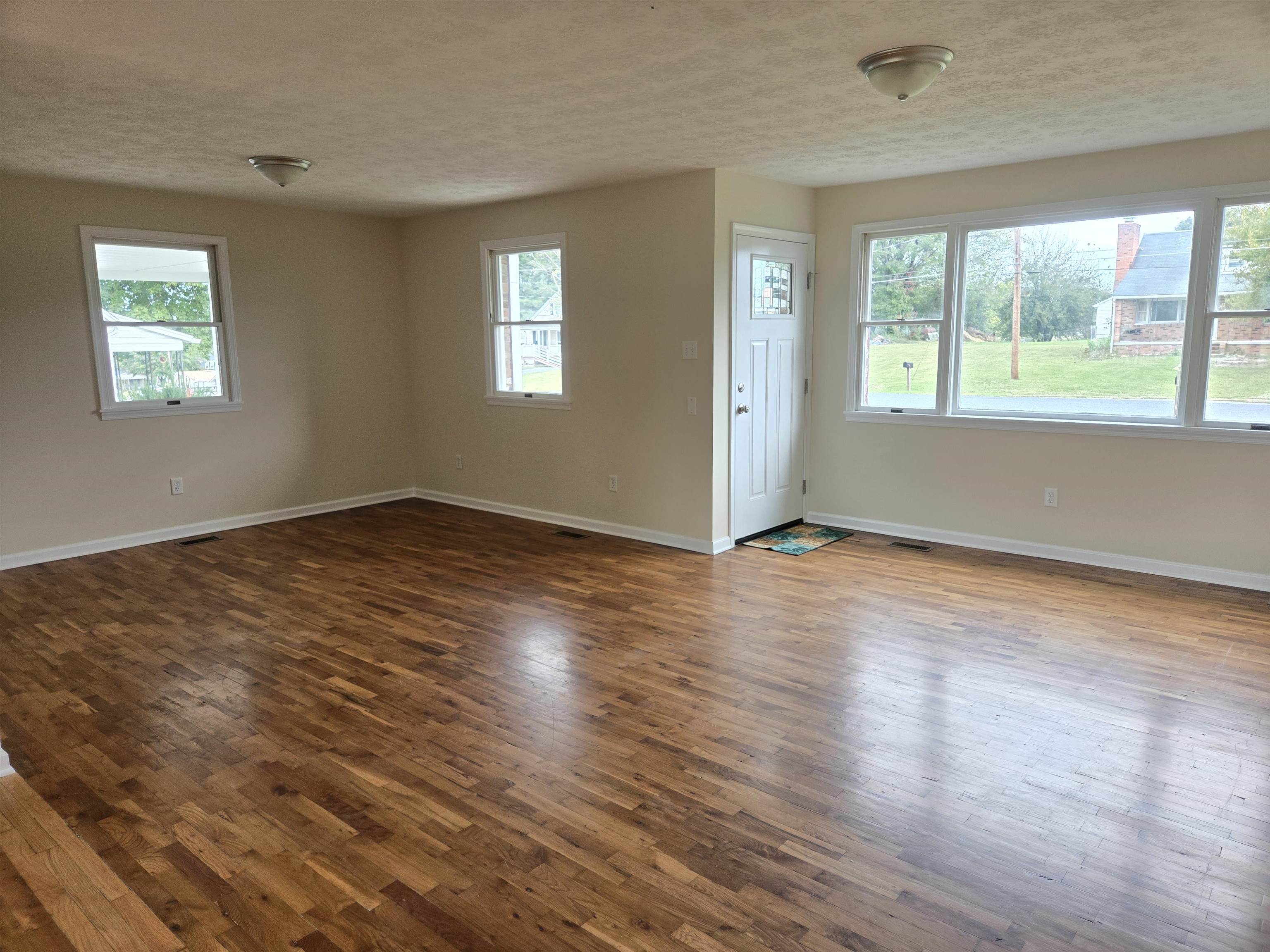 307 W SPRING AVE, ELKTON, Virginia 22827, 3 Bedrooms Bedrooms, ,2 BathroomsBathrooms,Residential,Spring Ave L40, B36, S2,307 W SPRING AVE,669991 MLS # 669991