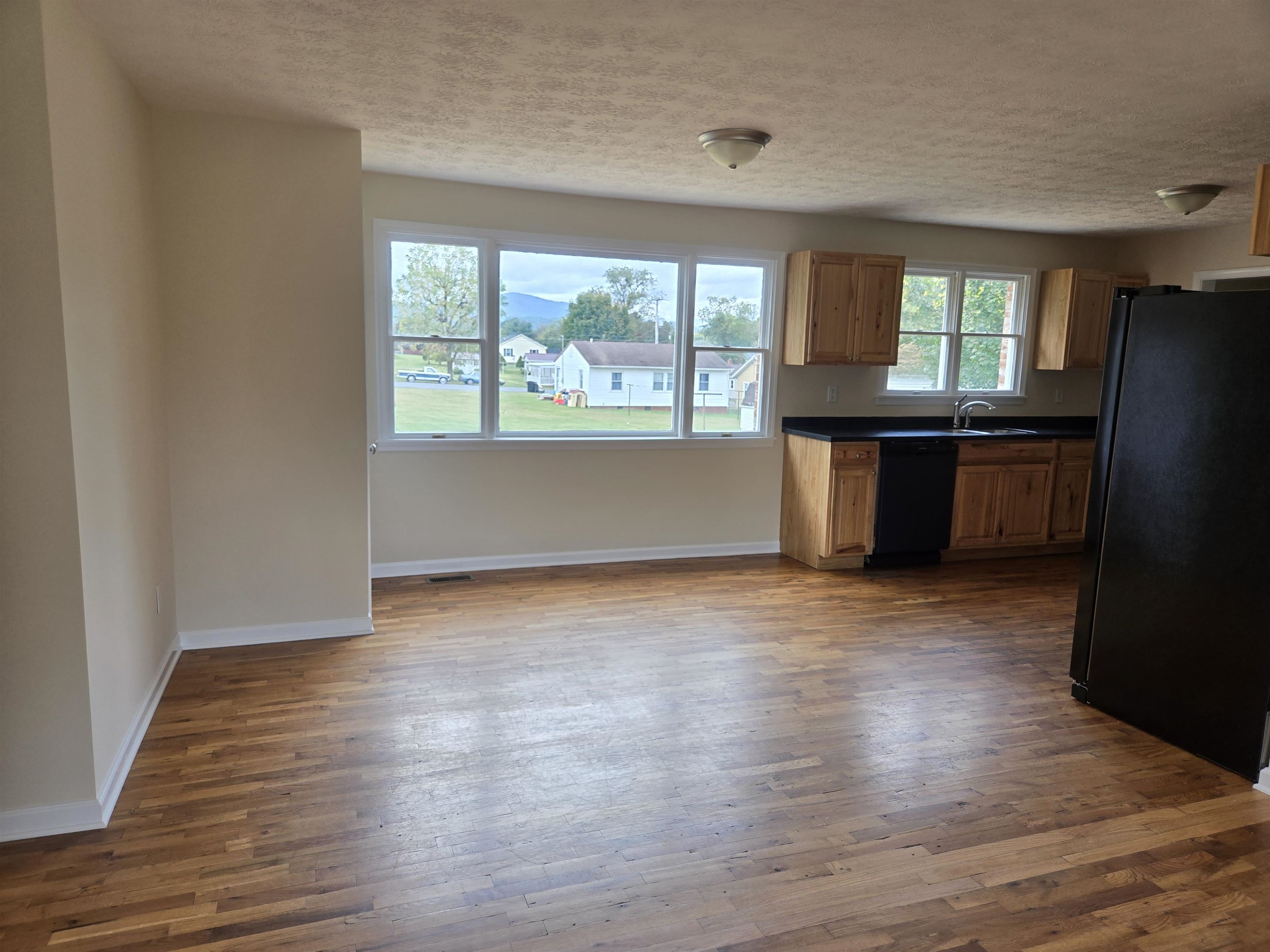 307 W SPRING AVE, ELKTON, Virginia 22827, 3 Bedrooms Bedrooms, ,2 BathroomsBathrooms,Residential,Spring Ave L40, B36, S2,307 W SPRING AVE,669991 MLS # 669991