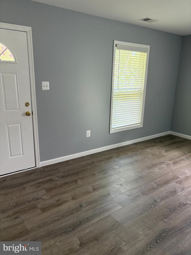 10665 FARYS MILL RD, GLOUCESTER, Virginia 23061, 3 Bedrooms Bedrooms, 6 Rooms Rooms,1 BathroomBathrooms,Residential,For sale,10665 FARYS MILL RD,VAGV2000156 MLS # VAGV2000156