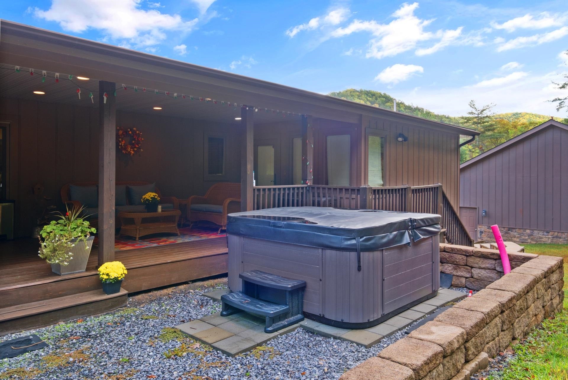 15468 HIGHLAND TPKE, HEAD WATERS, Virginia 24442, 3 Bedrooms Bedrooms, ,2 BathroomsBathrooms,Residential,15468 HIGHLAND TPKE,669998 MLS # 669998