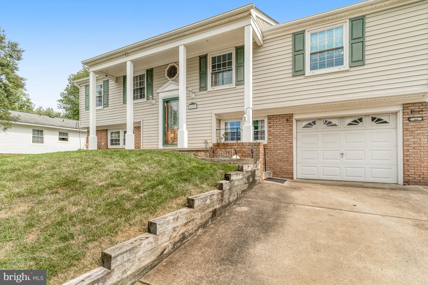 4107 MOUNT ECHO LN, FAIRFAX, Virginia 22033, 4 Bedrooms Bedrooms, ,3 BathroomsBathrooms,Residential,For sale,4107 MOUNT ECHO LN,VAFX2265764 MLS # VAFX2265764