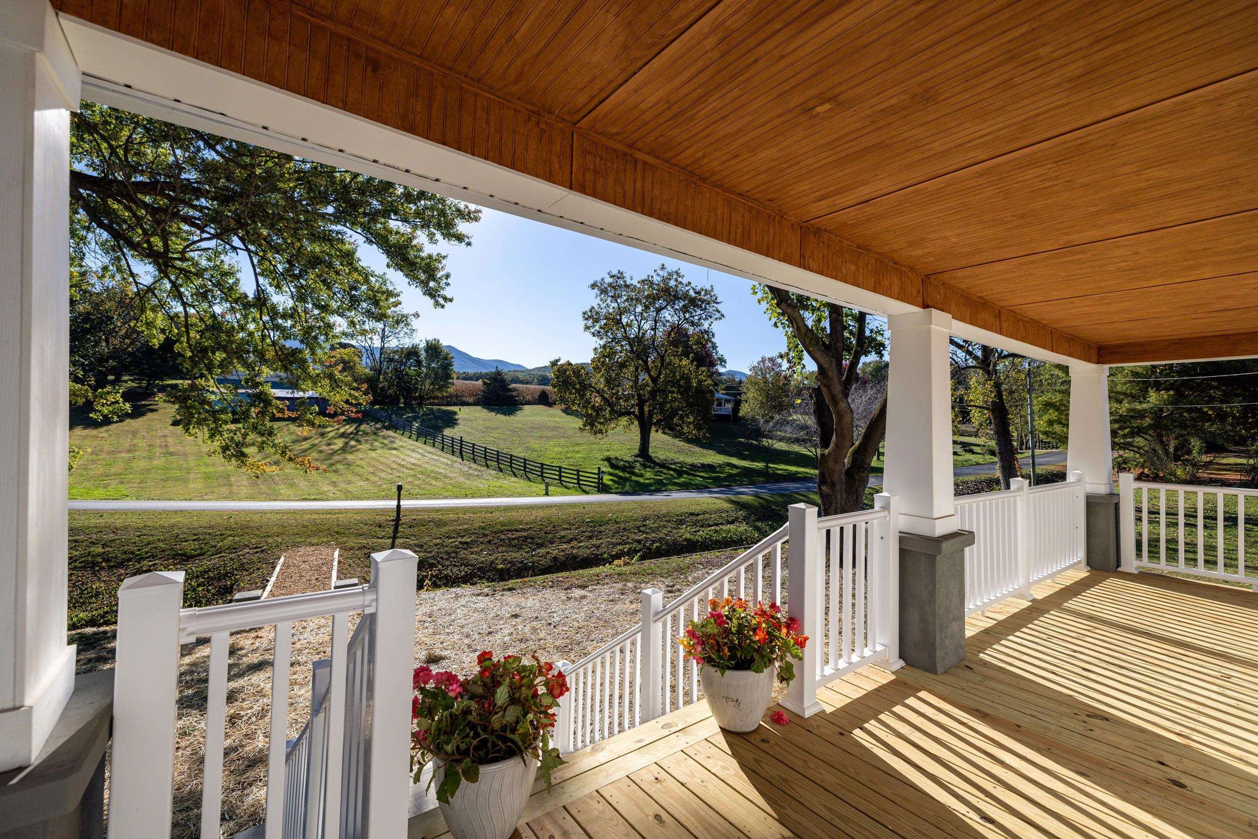 1140 FARMVIEW RD, LURAY, Virginia 22835, 3 Bedrooms Bedrooms, ,2 BathroomsBathrooms,Residential,1140 FARMVIEW RD,670007 MLS # 670007