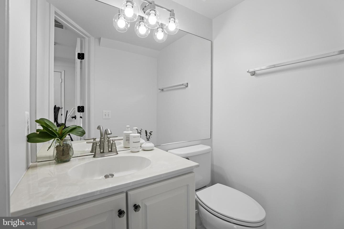 46895 EATON TER #300, STERLING, Virginia 20164, 2 Bedrooms Bedrooms, ,1 BathroomBathrooms,Residential,For sale,46895 EATON TER #300,VALO2106886 MLS # VALO2106886