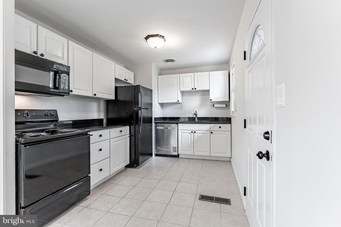 13709 MARBURY LN, WOODBRIDGE, Virginia 22191, 3 Bedrooms Bedrooms, ,1 BathroomBathrooms,Residential,For sale,13709 MARBURY LN,VAPW2104794 MLS # VAPW2104794