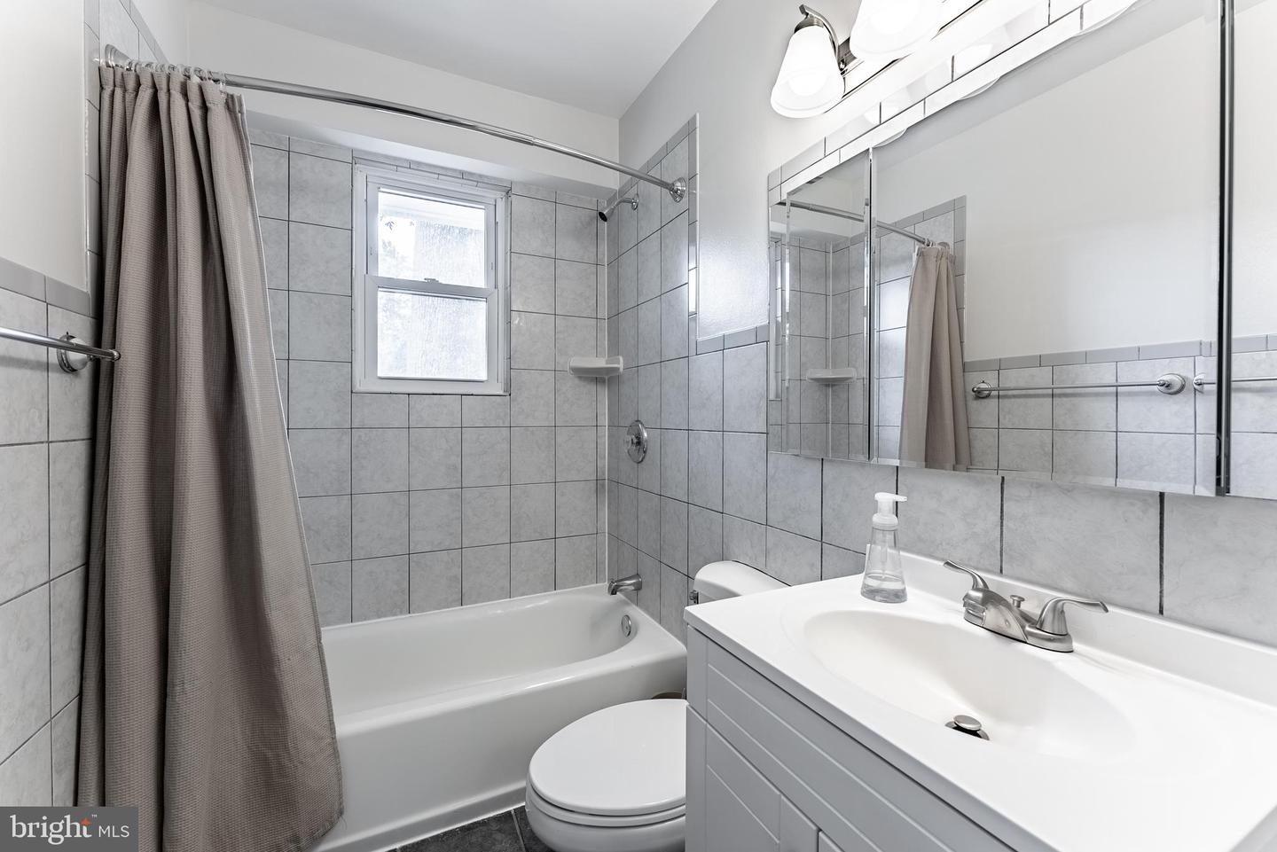 13709 MARBURY LN, WOODBRIDGE, Virginia 22191, 3 Bedrooms Bedrooms, ,1 BathroomBathrooms,Residential,For sale,13709 MARBURY LN,VAPW2104794 MLS # VAPW2104794